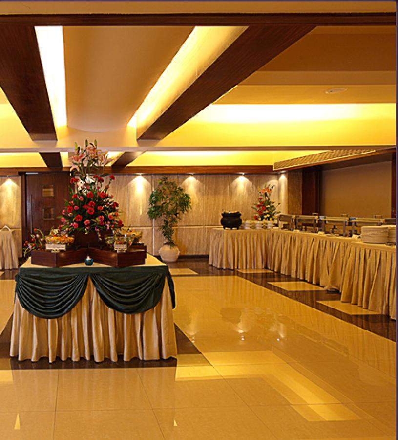 The Royal Orchid Hotel, Chembur Mumbai Exterior photo
