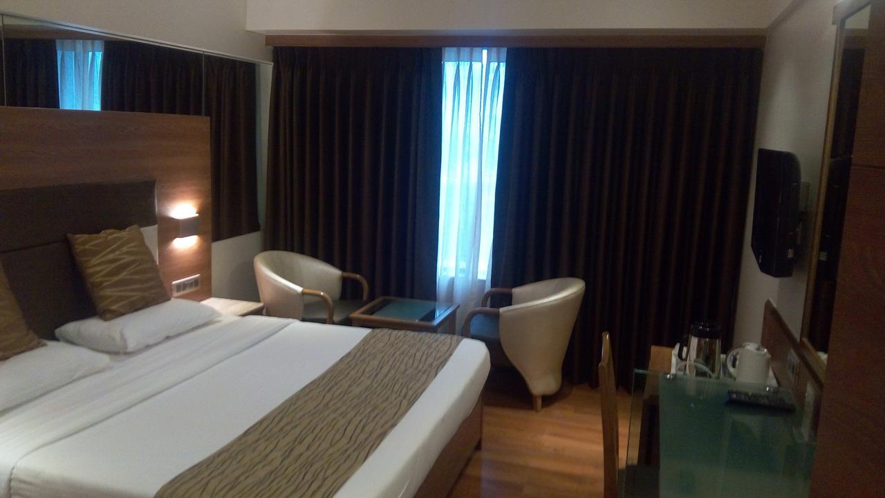 The Royal Orchid Hotel, Chembur Mumbai Exterior photo