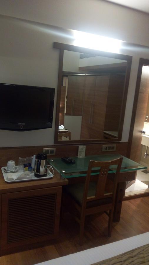 The Royal Orchid Hotel, Chembur Mumbai Exterior photo