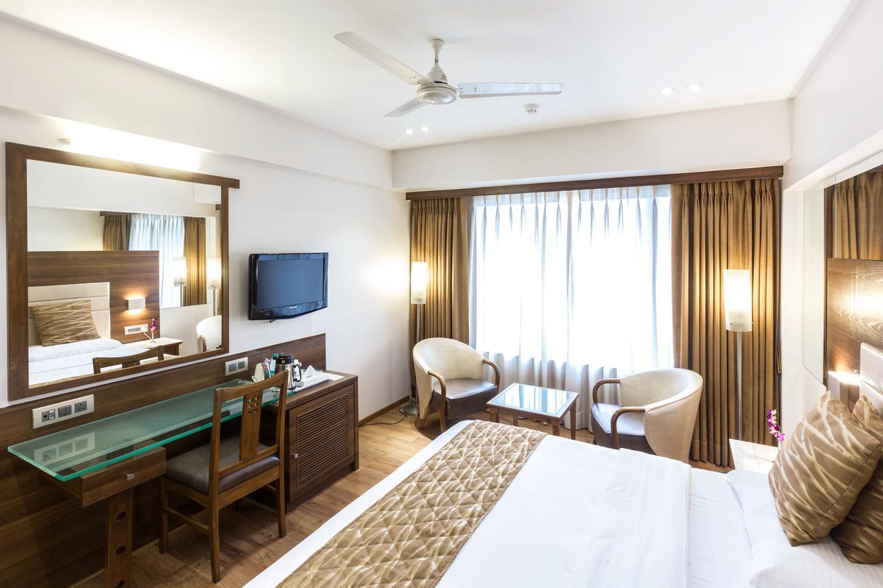 The Royal Orchid Hotel, Chembur Mumbai Exterior photo